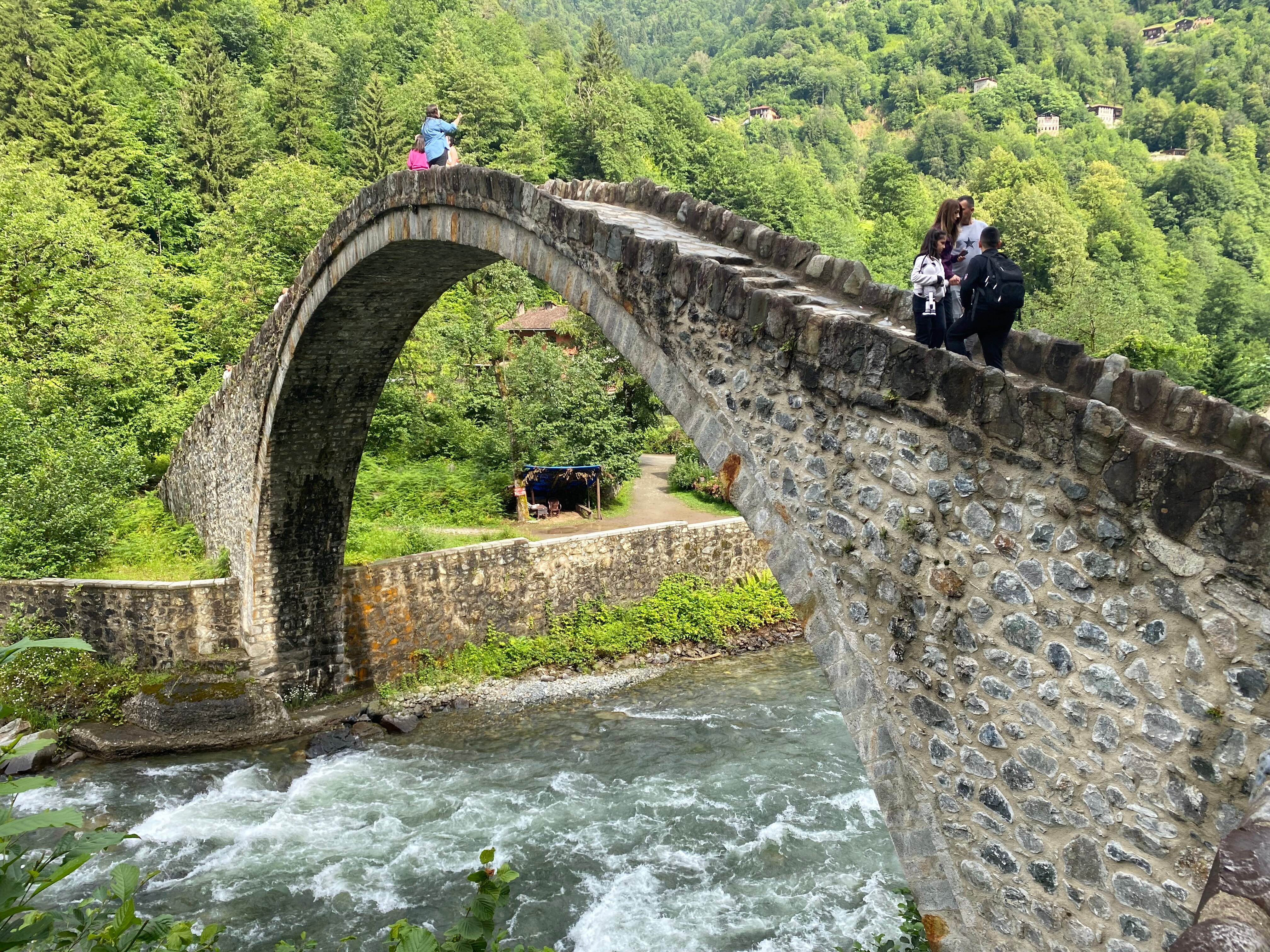 Şenyuva Köprüsü — Rize gezilecek yerler