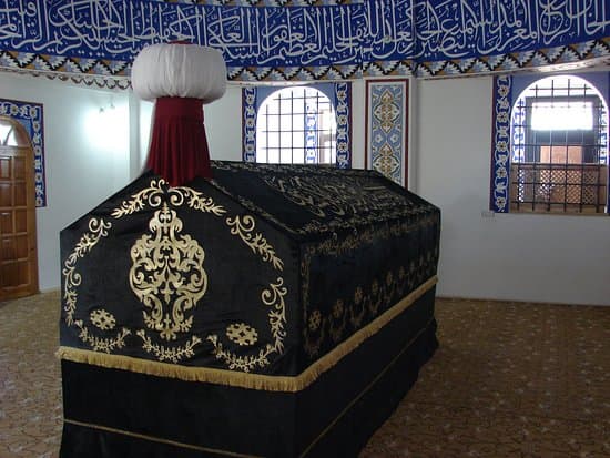 Safvan Bin Muattal Türbesi