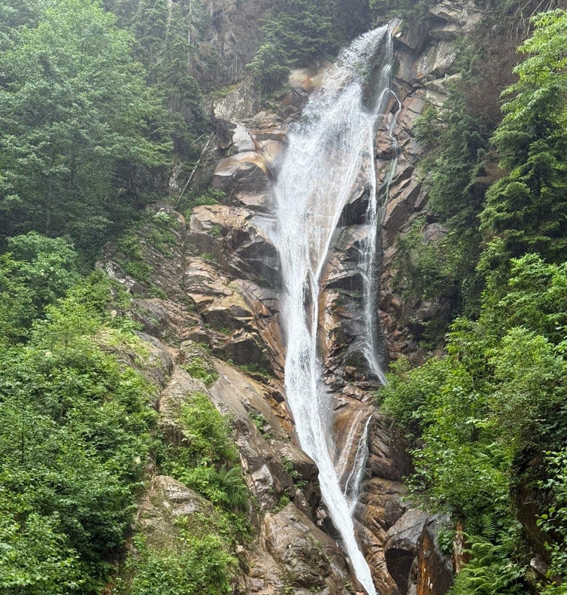 Hostaval Şelalesi