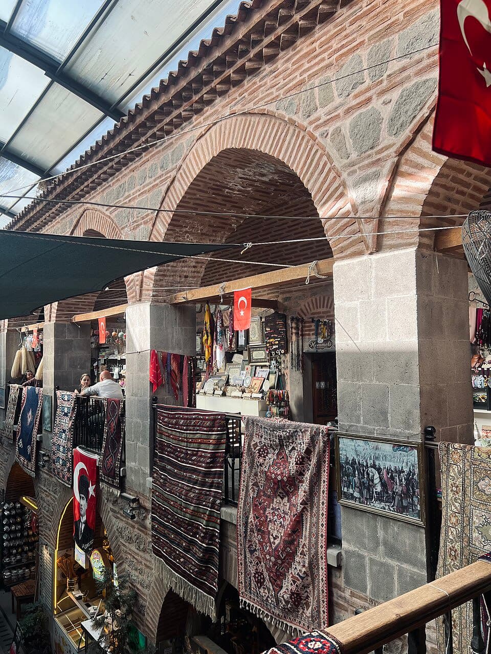 Tarihi Taşhan Alem-i Çarşı