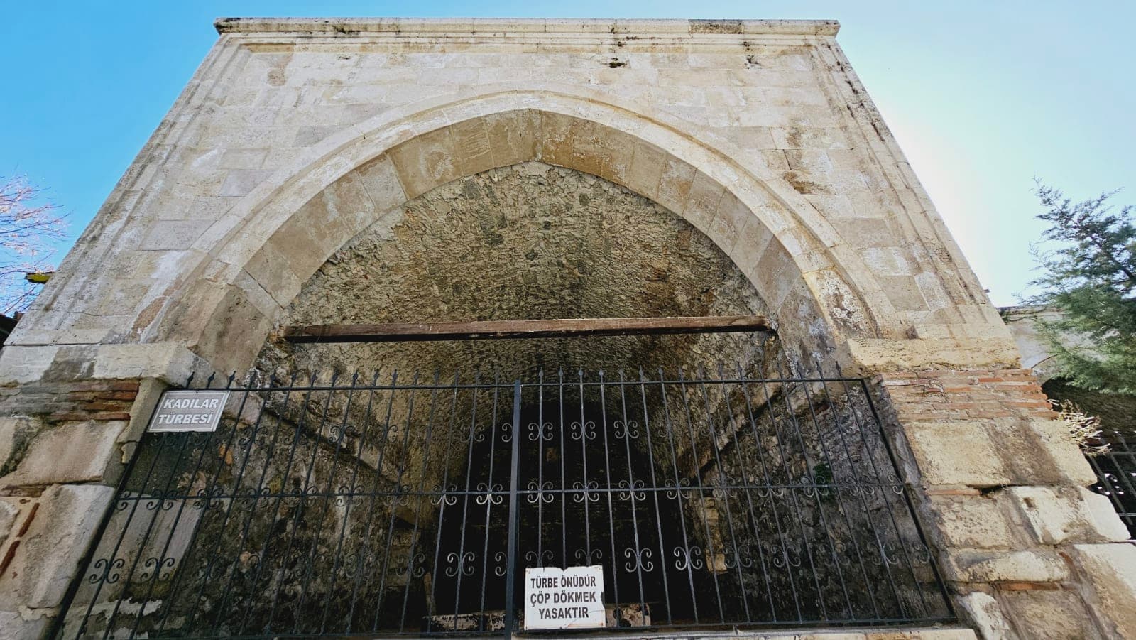Kadılar Türbesi