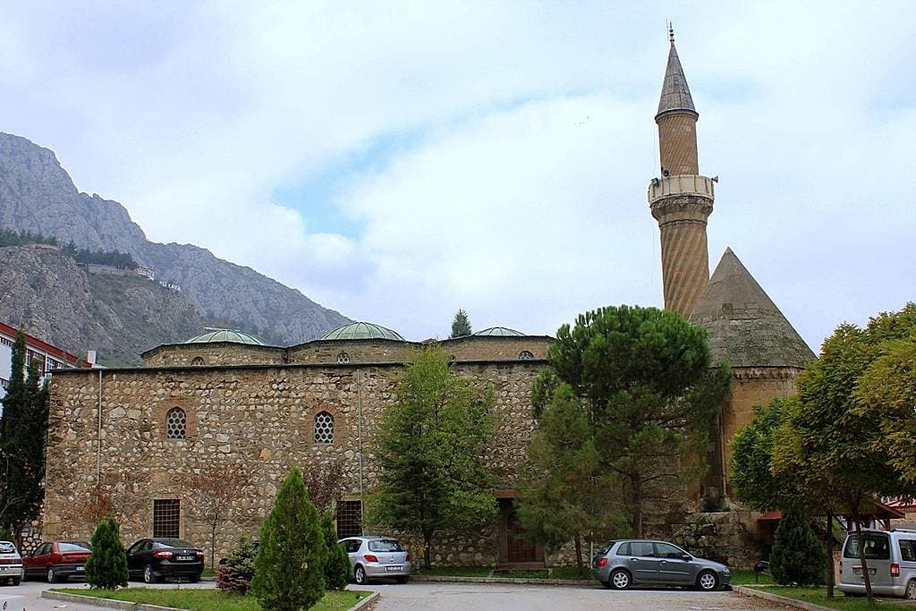 Burmalı Minare Cami