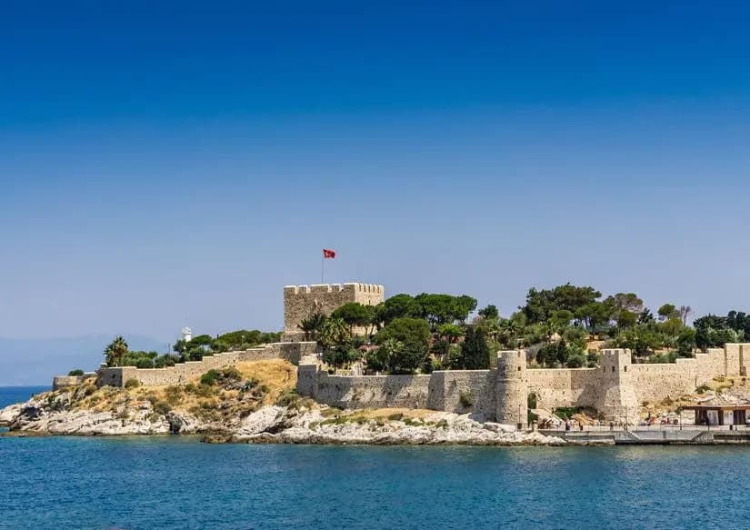 Güvercinada Kalesi (Küçükada) — Aydın gezilecek yerler
