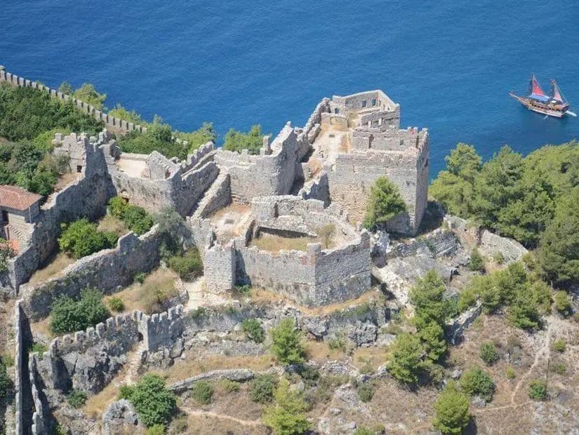Alara Kalesi — Antalya gezilecek yerler
