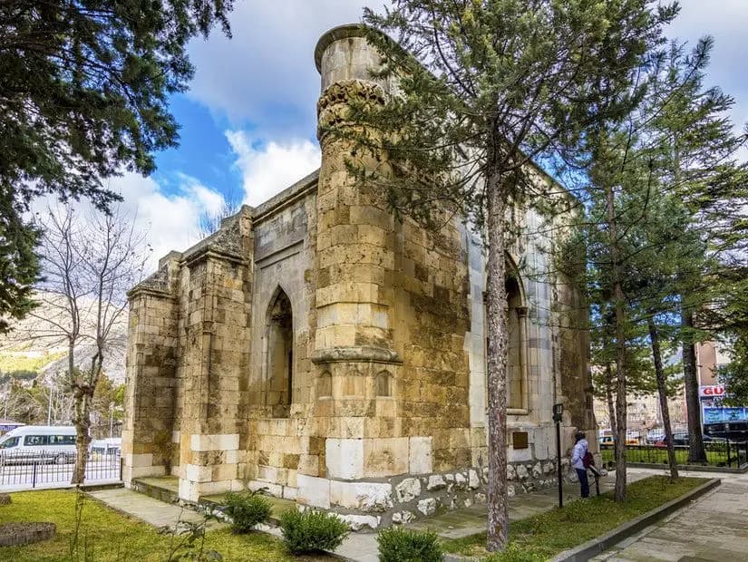 Gökmedrese Cami — Amasya gezilecek yerler