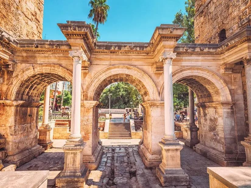 Hadrian Kapısı — Antalya gezilecek yerler