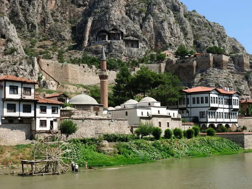 Hatuniye Camii — Amasya gezilecek yerler