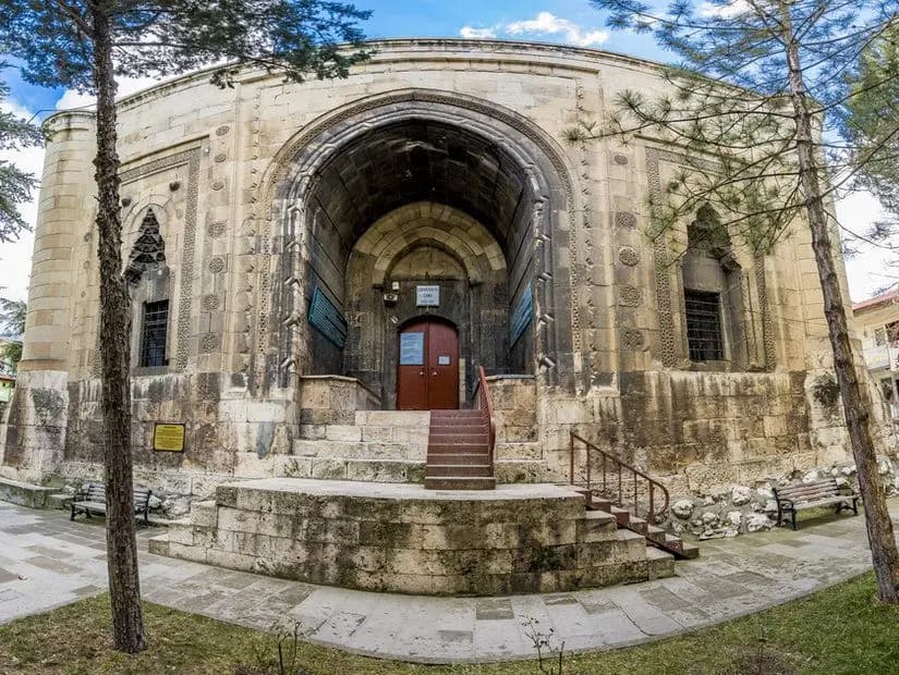 Torumtay Türbesi — Amasya gezilecek yerler