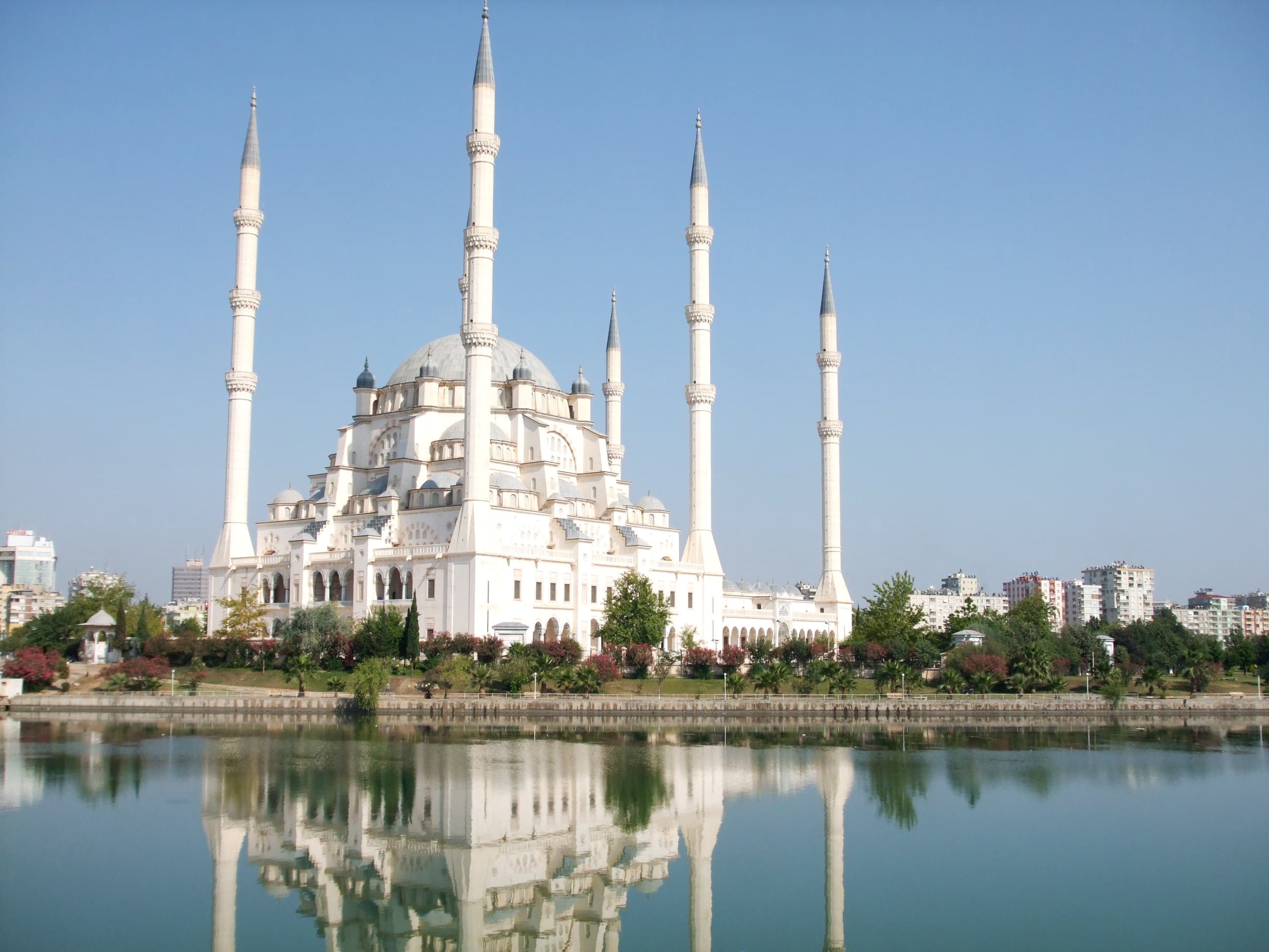 Sabancı Merkez Camii — Adana gezilecek yerler