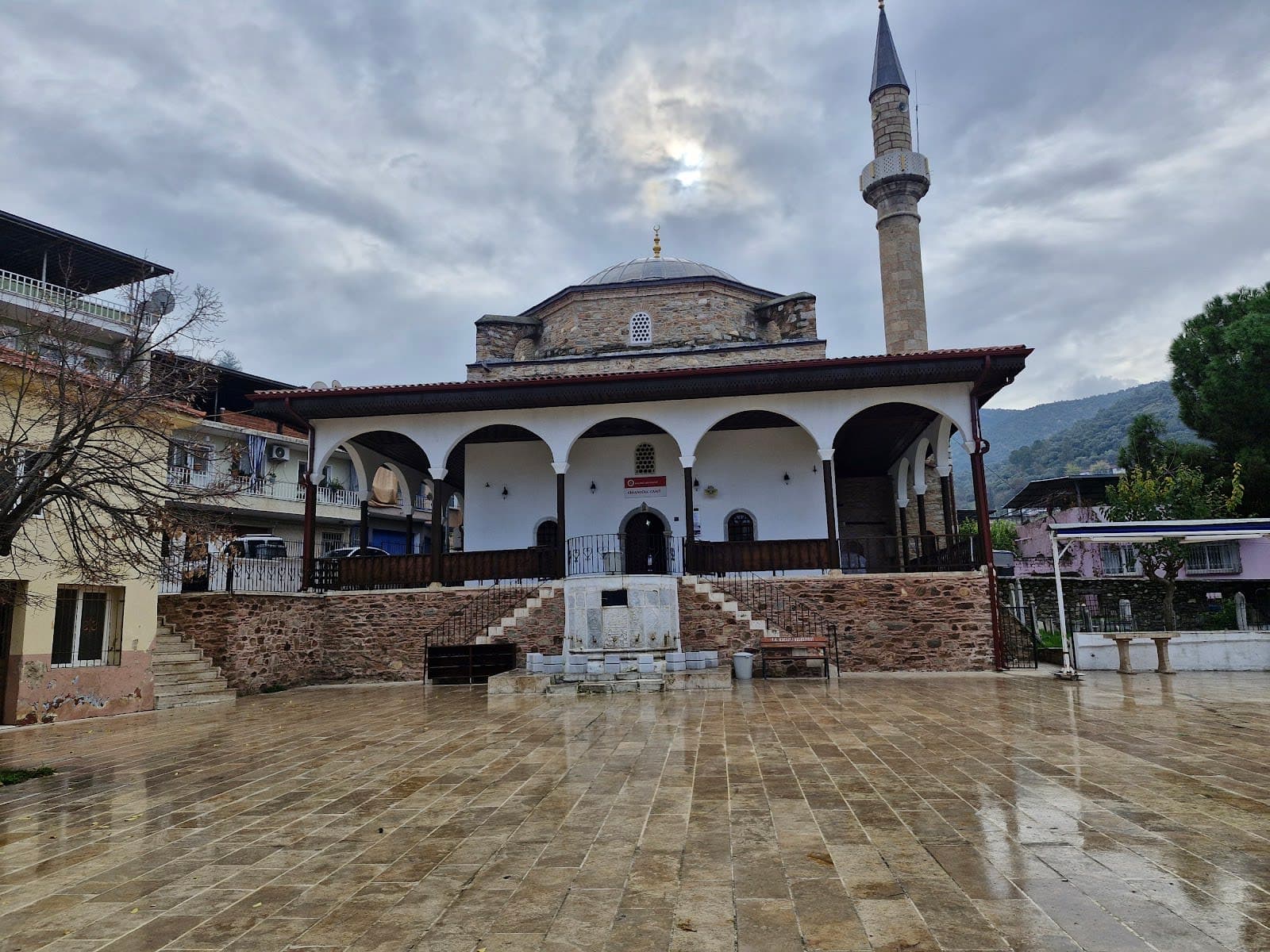 Merkez Cihanoğlu Camii — Aydın gezilecek yerler