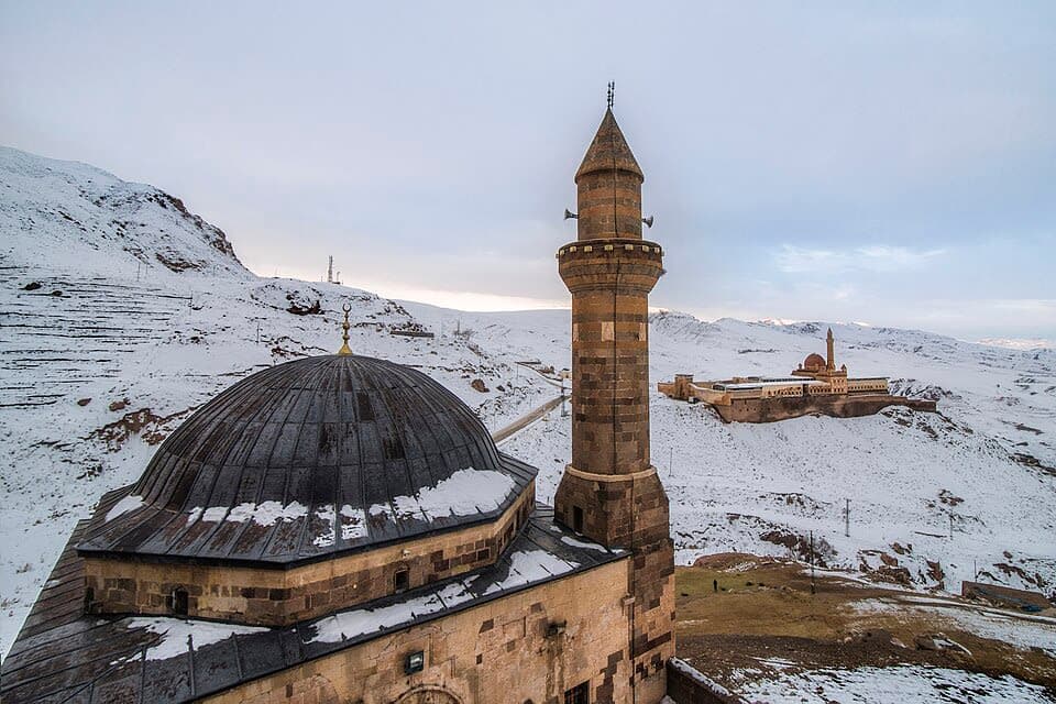 Eski Bayezıd Cami — Ağrı gezilecek yerler