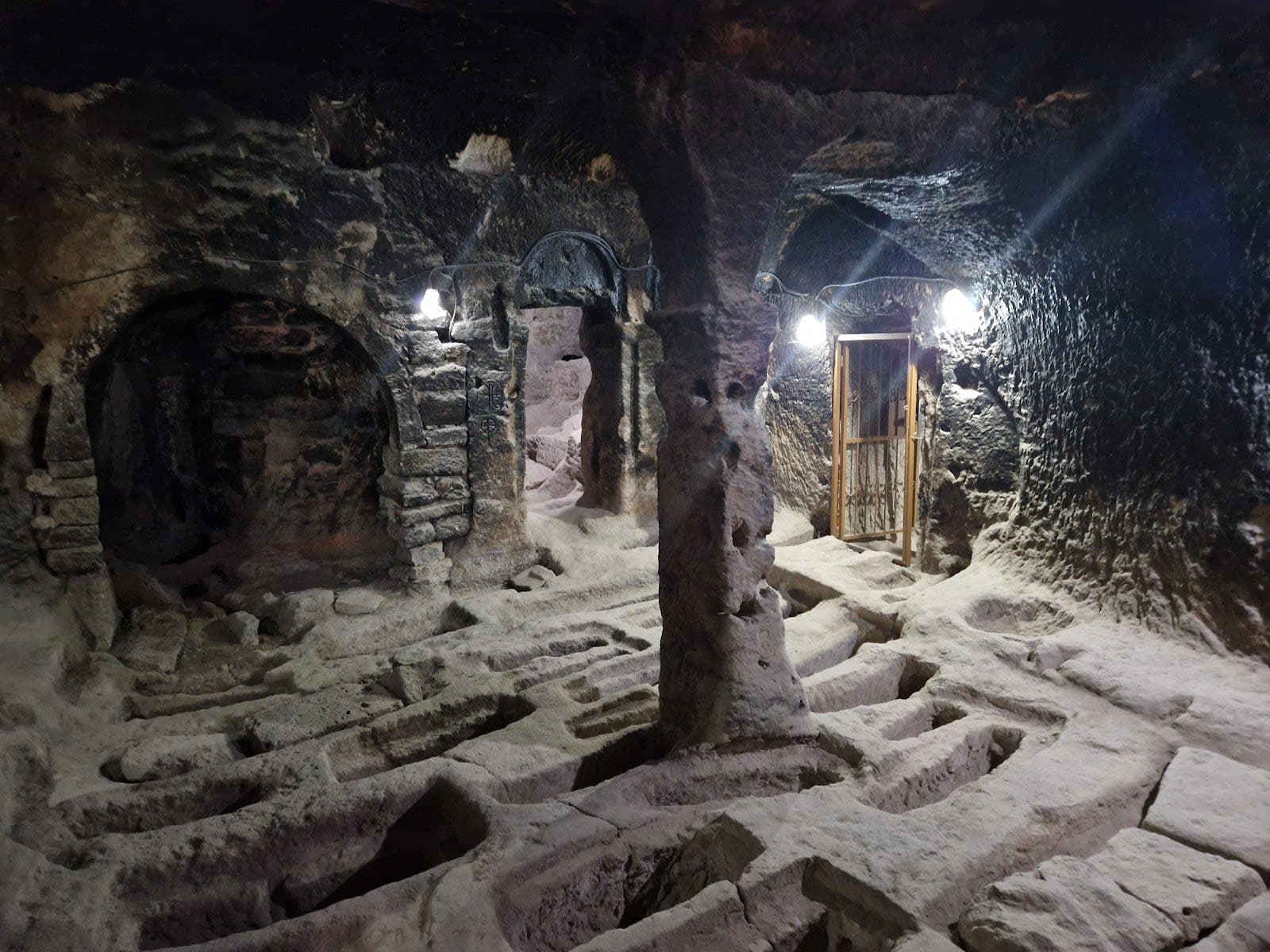 Saratlı Kırkgöz Yeraltı Şehri — Aksaray gezilecek yerler