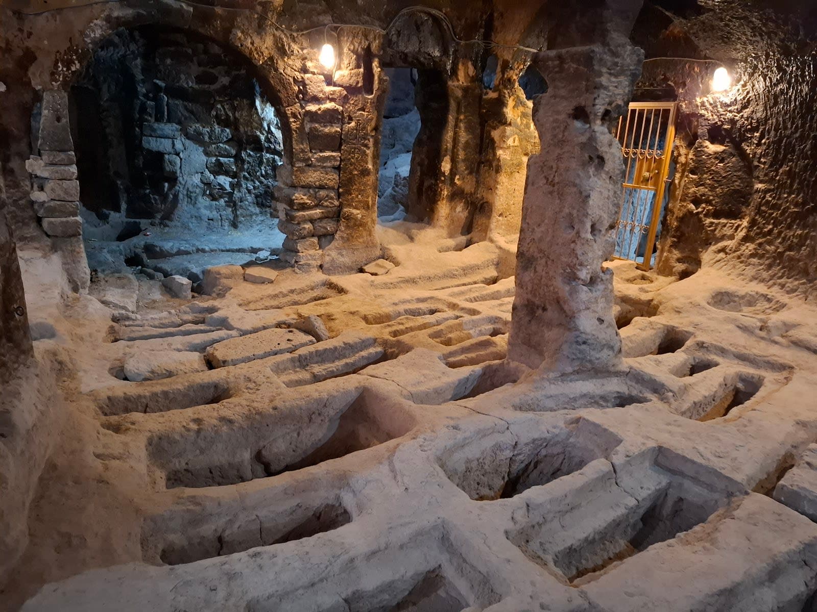 Aziz Mercurius Yeraltı Şehri — Aksaray gezilecek yerler