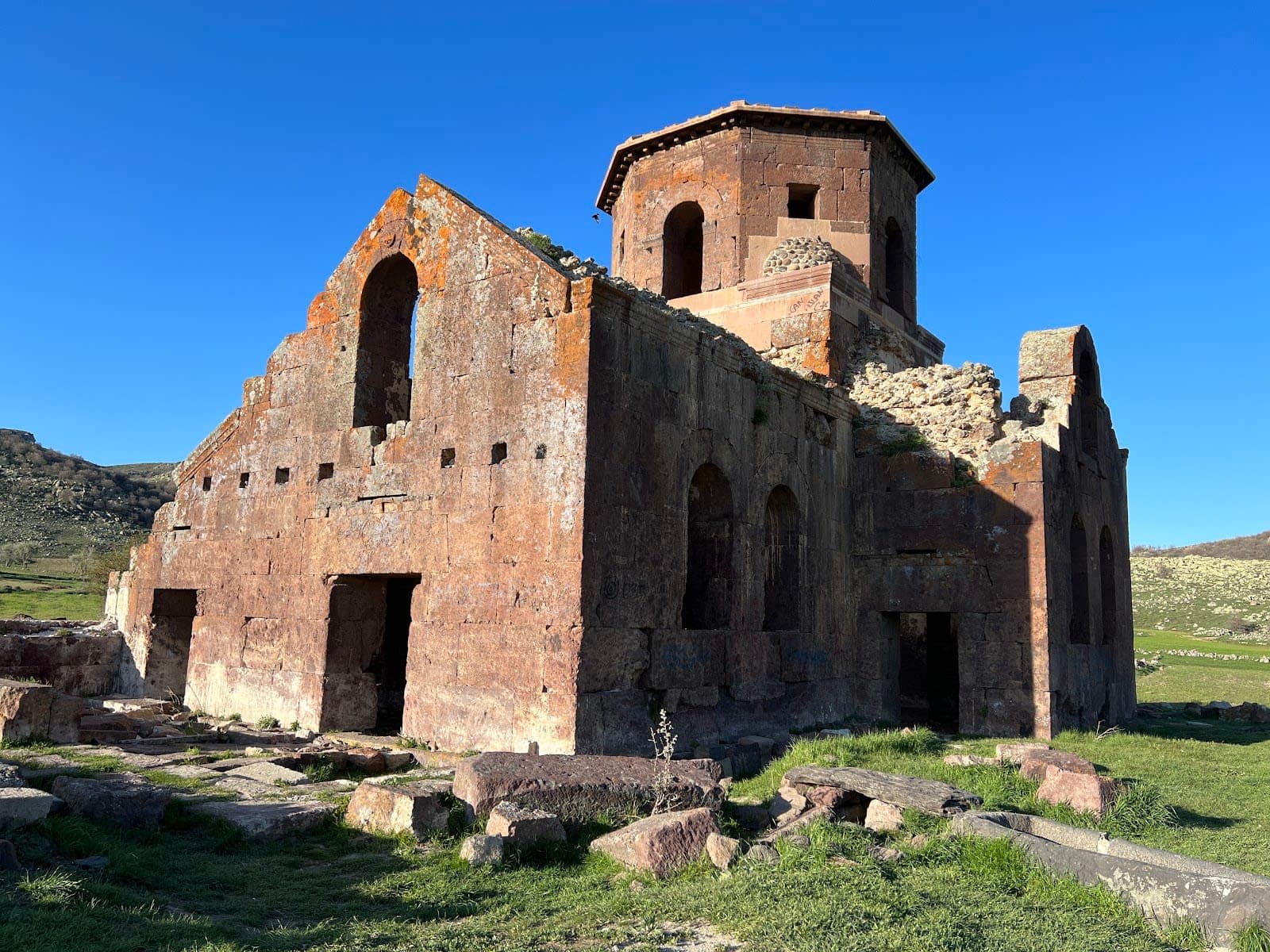 Kızıl Kilise — Aksaray gezilecek yerler
