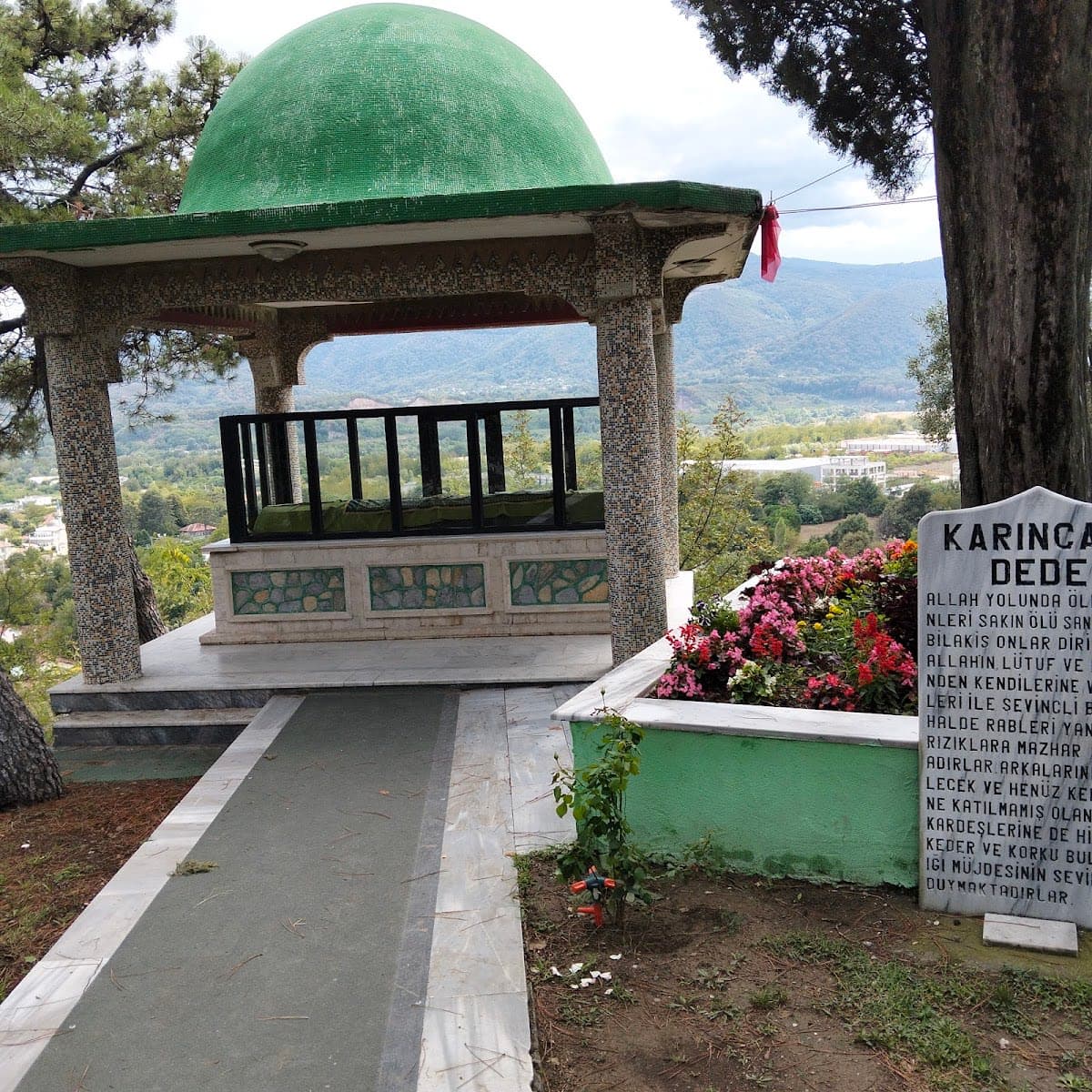Karıncalı Dede Türbesi — Sakarya gezilecek yerler