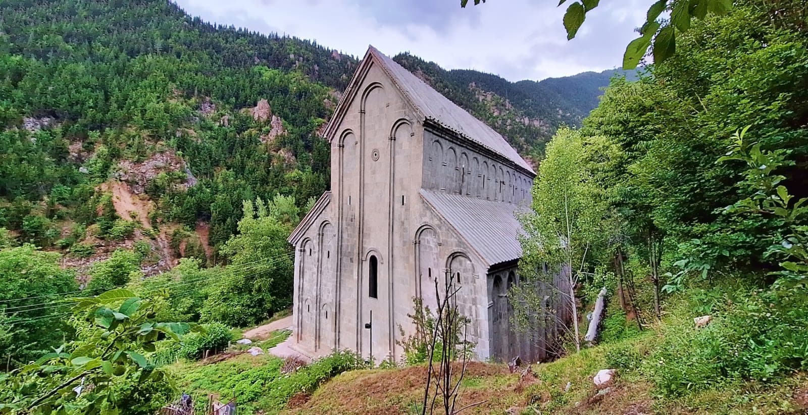 Barhal Kilisesi — Artvin gezilecek yerler