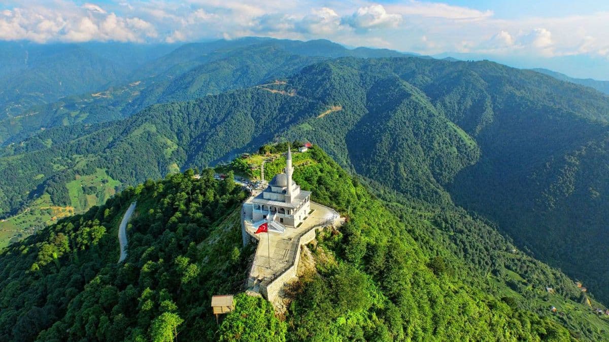 Kıbledağı Camii — Rize gezilecek yerler