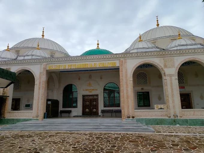 Hazreti Üzeyr Peygamber Türbesi — Adıyaman gezilecek yerler